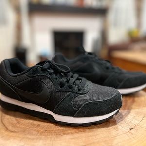 NIKE MD Runner 2 - Women’s Size 7